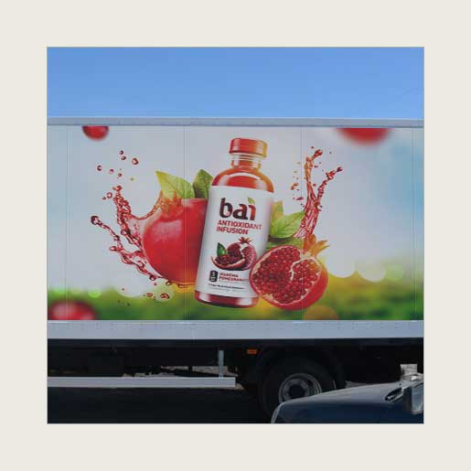 Реклама на автотранспорте для сока «Bai»