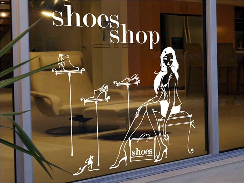 Оформление витрины обувного магазина