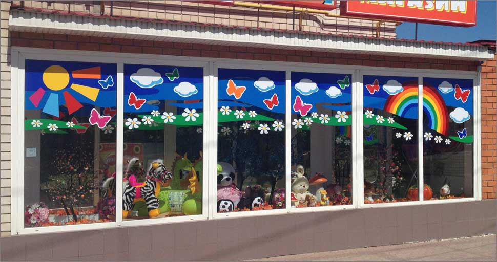Оформление витрины детского магазина